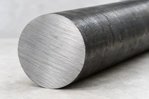 Illustration of a thick steel round bar with its cut end face and outer surface visible.